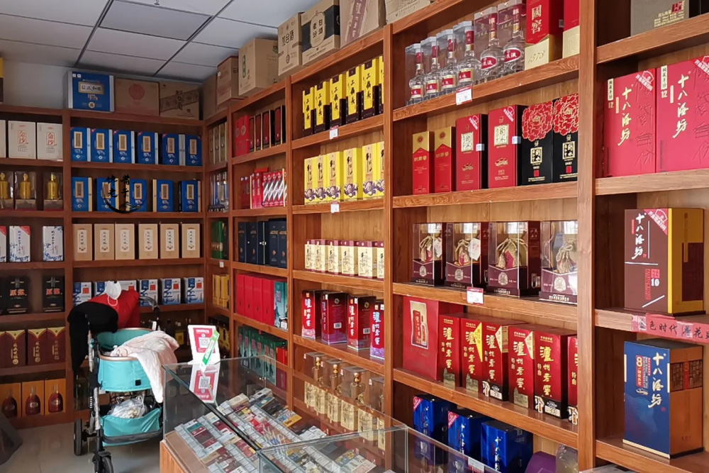 你發(fā)現(xiàn)沒?實體店紛紛倒閉,煙酒店卻能日入斗金,老板:全靠4點